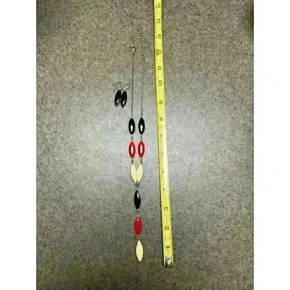 Necklace and pierced earrings ‎ -  black, red, cream